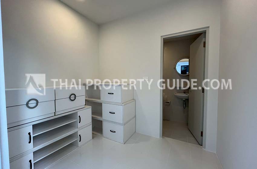 House with Shared Pool in Bangnatrad 